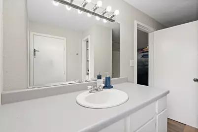 521 Woodard Avenue, Cleburne, TX 76033 - Photo 28