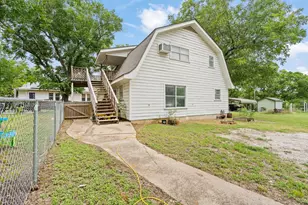 521 Woodard Ave, Cleburne, TX 76033 - Photo 34