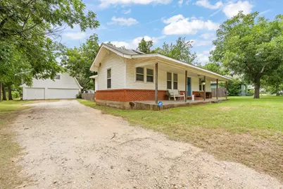521 Woodard Avenue, Cleburne, TX 76033 - Photo 4