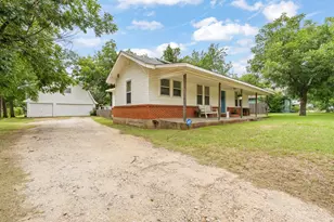 521 Woodard Ave, Cleburne, TX 76033 - Photo 4