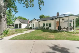 131 Lakeway Ln, Gun Barrel City, TX 75156 - Photo 1
