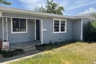 910 Circle Dr, Bowie, TX 76230 - Photo 2