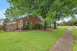 1008 Primrose St, Mesquite, TX 75149 - Photo 2