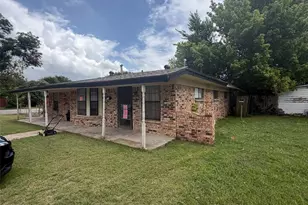 7118 Oak Park Dr, Richland Hills, TX 76118 - Photo 1