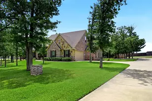 244 S Natural Spring Ln, Azle, TX 76020 - Photo 2