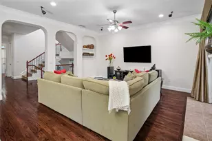 835 Rockingham Dr, Irving, TX 75063 - Photo 8