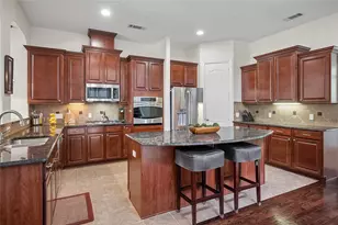 835 Rockingham Dr, Irving, TX 75063 - Photo 10