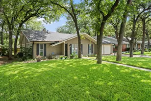 1217 W Redbud Dr, Hurst, TX 76053 - Photo 2