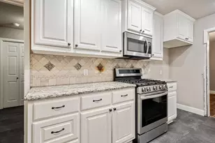 1217 W Redbud Dr, Hurst, TX 76053 - Photo 14
