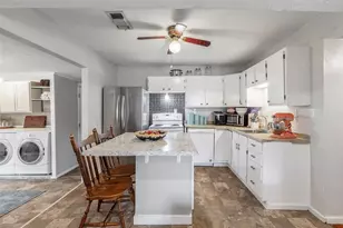 403 Walnut St, Grandview, TX 76050 - Photo 8