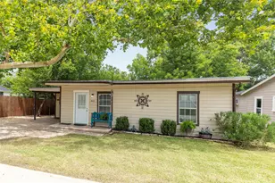 403 Walnut St, Grandview, TX 76050 - Photo 2