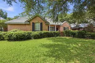 3318 Summergrove Dr, Arlington, TX 76001 - Photo 2