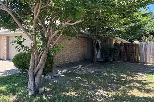 6319 Holiday Ln, North Richland Hills, TX 76182 - Photo 2