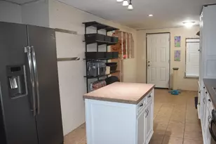 1015 Winkler St, Ennis, TX 75119 - Photo 4