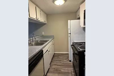 900 N Center Street, Arlington, TX 76011 - Photo 2