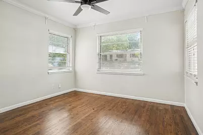 910 Reverchon Drive, Dallas, TX 75211 - Photo 12