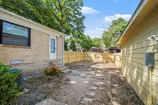 910 Reverchon Dr, Dallas, TX 75211 - Photo 4