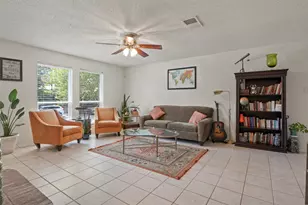 1428 Creekview Dr, Lewisville, TX 75067 - Photo 2