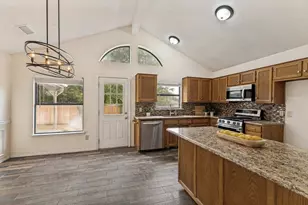 10209 Cool Spring Dr, Fort Worth, TX 76108 - Photo 6