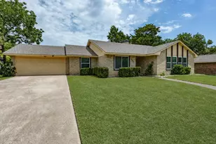 1327 Big Stone Gap Rd, Duncanville, TX 75137 - Photo 2