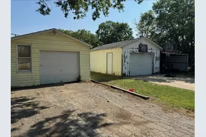 323 E Lloyd Street, Krum, TX 76249 - Photo 2