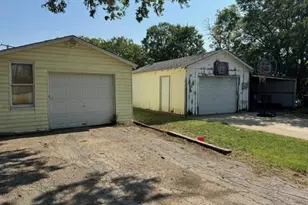 323 E Lloyd St, Krum, TX 76249 - Photo 2