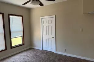 323 E Lloyd St, Krum, TX 76249 - Photo 8
