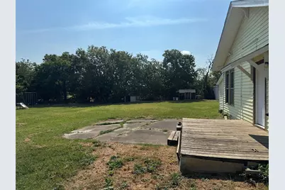 323 E Lloyd Street, Krum, TX 76249 - Photo 10