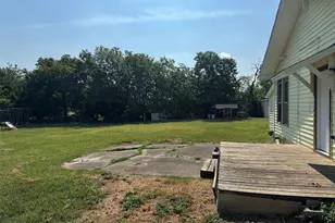 323 E Lloyd St, Krum, TX 76249 - Photo 10