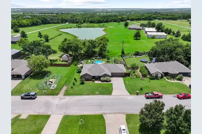 213 Bryant Street, Pottsboro, TX 75076 - Photo 2