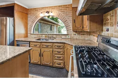 612 W Highland Street, West, TX 76691 - Photo 8