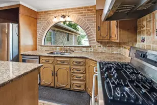 612 W Highland St, West, TX 76691 - Photo 8