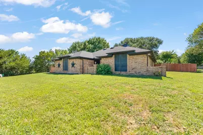 7500 Parker Drive E, Burleson, TX 76028 - Photo 4