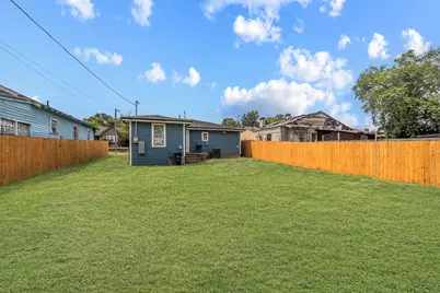 917 E Jessamine Street, Fort Worth, TX 76104 - Photo 32