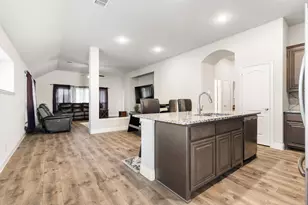 2761 Lisa Maria St, Burleson, TX 76028 - Photo 4