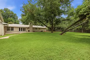 908 W Westhill Dr, Cleburne, TX 76033 - Photo 24