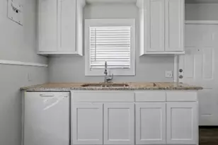 122 Ramsey Ave, Cleburne, TX 76031 - Photo 6