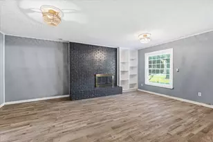 981 Chateau Valee Cir, Bedford, TX 76022 - Photo 2