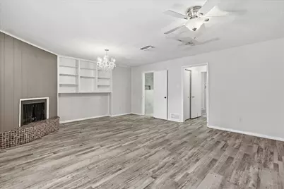 981 Chateau Valee Circle, Bedford, TX 76022 - Photo 4