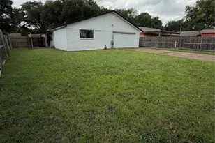 2821 Teakwood Dr, Garland, TX 75044 - Photo 4
