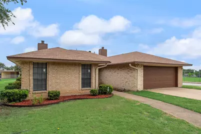 215 Silver Creek Drive, Duncanville, TX 75137 - Photo 14