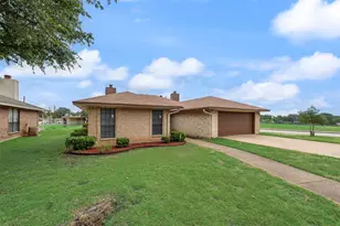 215 Silver Creek Dr, Duncanville, TX 75137 - Photo 1