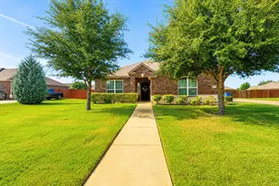 610 Milas Ln, Glenn Heights, TX 75154 - Photo 2