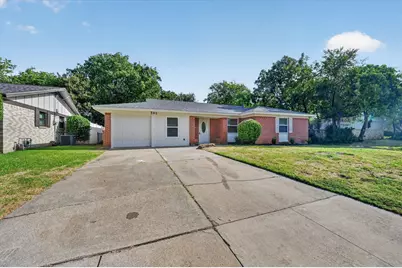 301 E Fuller Drive, Euless, TX 76039 - Photo 2