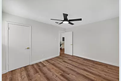 301 E Fuller Drive, Euless, TX 76039 - Photo 18