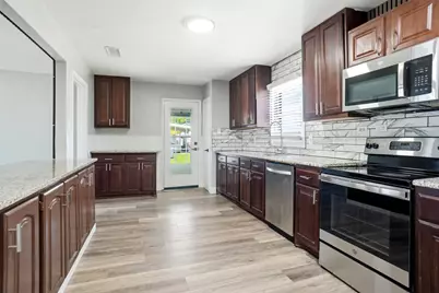 705 Vine Street, Euless, TX 76040 - Photo 6