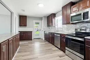 705 Vine St, Euless, TX 76040 - Photo 6