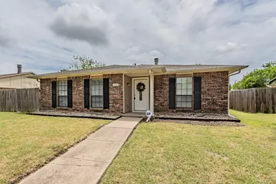 720 Nora Lane, DeSoto, TX 75115 - Photo 2