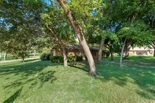 123 S Venice Dr, Duncanville, TX 75116 - Photo 2