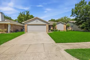 7913 Pebblebrook Dr, Watauga, TX 76148 - Photo 1